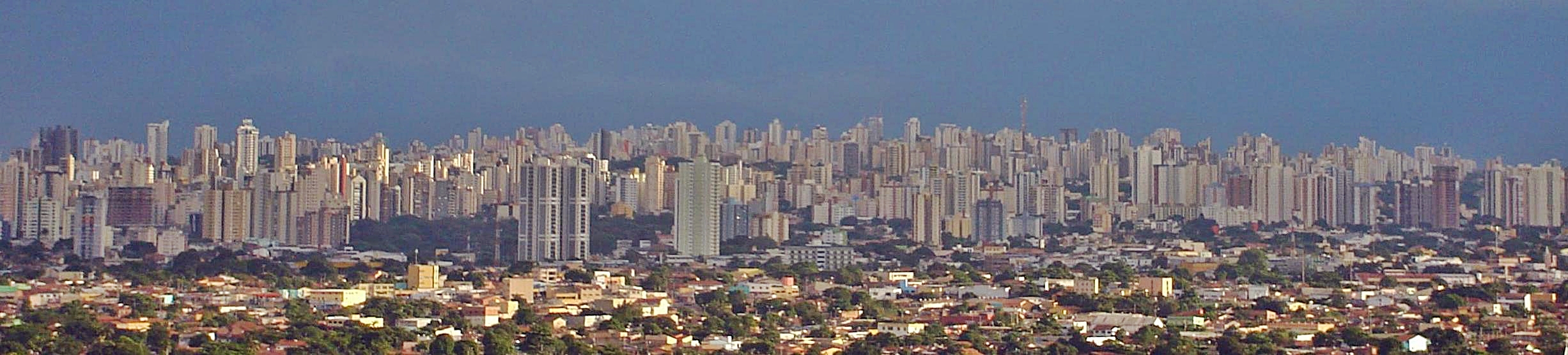Skyline de Goiânia com prédios residenciais e comerciais