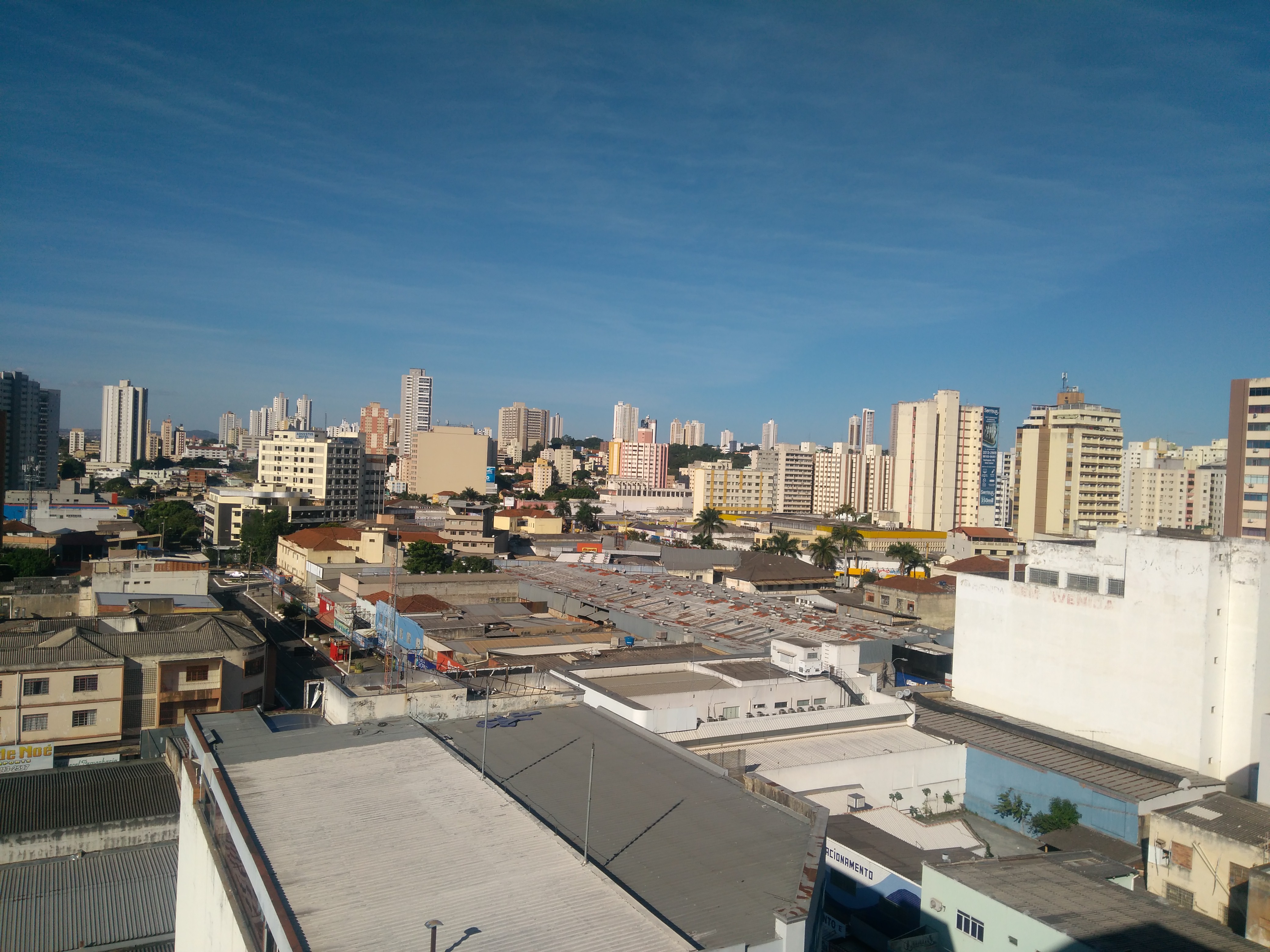Vista aérea do Setor Central de Goiânia, com prédios residenciais e comerciais da região